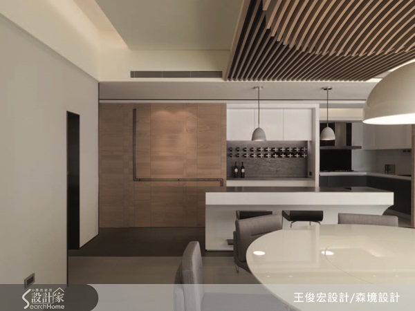 以一張圓桌為起點的設計。為滿足屋主過年時邀請客人來